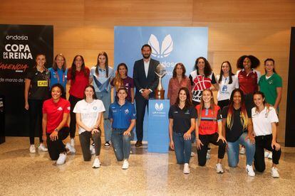 
El presidente de la Federación Española de Baloncesto, Jorge Garbajosa, presentó este martes, junto con una representación de jugadoras de los 16 equipos que compiten, la temporada 2021/22 de la Liga Femenina Endesa.