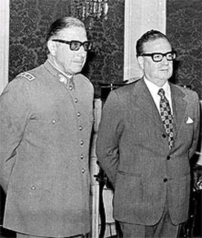 Augusto Pinochet y Salvador Allende, durante un encuentro el 23 de agosto de 1973.