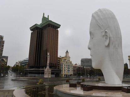 Imagen de la plaza de Colón, en Madrid, zona en la que muchos grandes despachos tienen su sede, durante el actual estado de alarma.