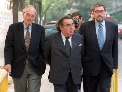 Los abogados de Sogecable: Antonio González Cuéllar, Matías Cortés y Horacio Oliva en 1999.