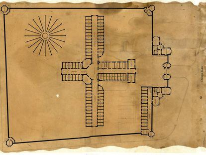 Plano de la prisi&oacute;n de Reading, dibujado en la oficina de los arquitectos George Gilbert Scott y William Bonython Moffatt cerca de 1842.
 