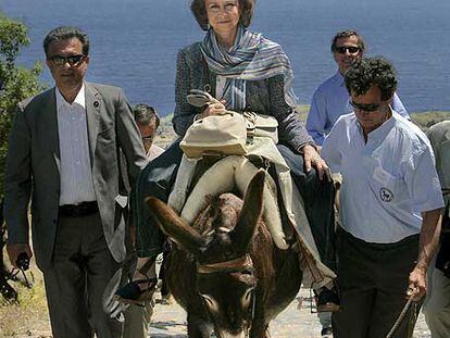 La reina Sofía en burro