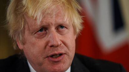 El primer ministro Boris Johnson se dirige a su país durante un mensaje emitido por televisión esta noche.