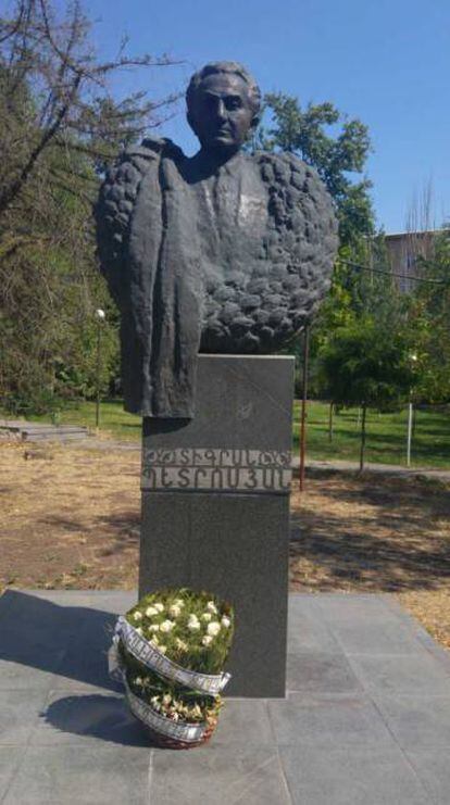 Efigie del campeón del mundo Tigrán Petrosián en un parque de Yereván.