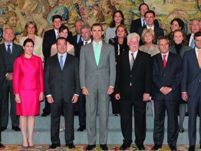 El Príncipe de Asturias con la delegación de Bacardi Limited, durante la recepción con motivo de su 150 aniversario