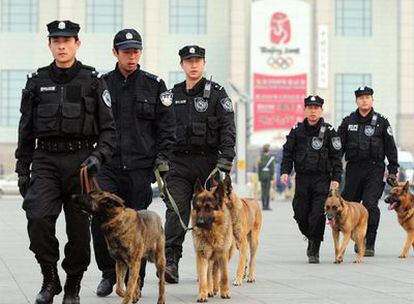 Policías en la plaza de Tiananmen de Pekín, el pasado sábado.