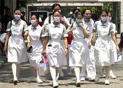 Un grupo de enfermeras del Hospital San Lázaro de Manila, Filipinas.