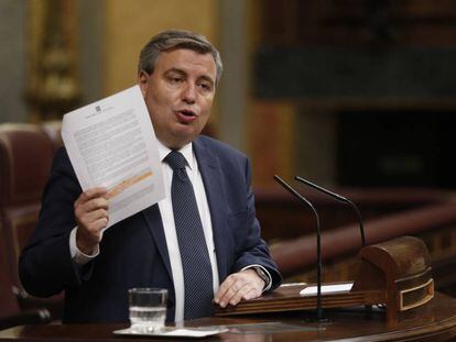 El diputado del PDeCAT Jordi Xucla durante el pleno en el Congreso.