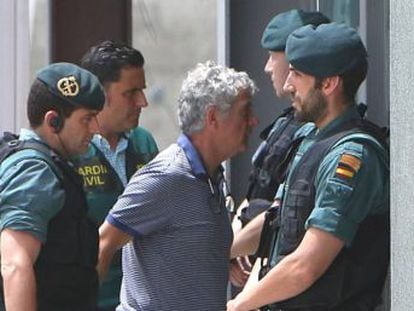 El presidente de la Federación Española de Fútbol y su hijo fueron detenidos el martes en una operación anticorrupción