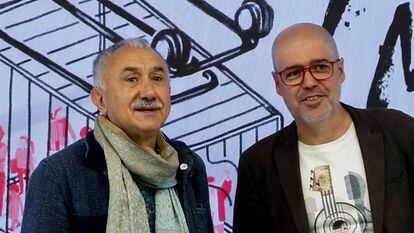 Los secretarios generales de CCOO y UGT, Unai Sordo (d) y Pepe Álvarez, presentan en rueda de prensa su campaña los actos para la celebración del Primero de Mayo, día internacional del trabajo, este jueves en Madrid.