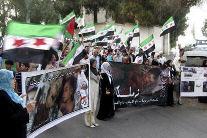 Protesta contra El Asad en un suburbio de Damasco.