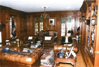 Interior de la casa de Joe Biden en Wilmington (Delaware), durante el registro realizado por agentes del FBI, en una imagen tomada del informe del Departamento de Justicia.