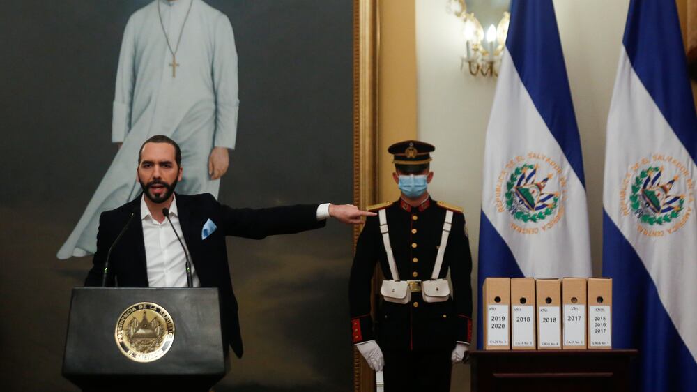 Bukele provokes indignation in El Salvador after classifying “farsa” the peace accords |  International