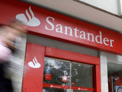 Un juzgado de Málaga condena al Santander a abonar el impuesto de hipotecas de forma retroactiva