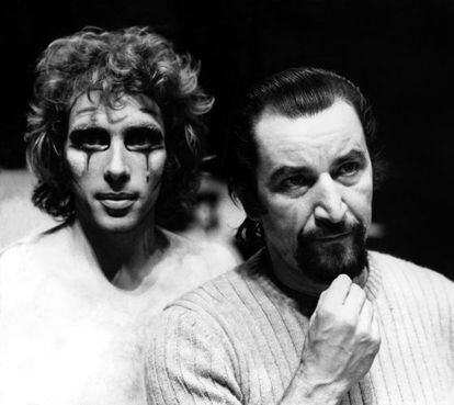 Maurice B&eacute;jart, junto al que fuera su gran amor, el bailar&iacute;n Jorge Donn, durante los ensayos del ballet Nijinsky, Clown de Dios en 1972. 