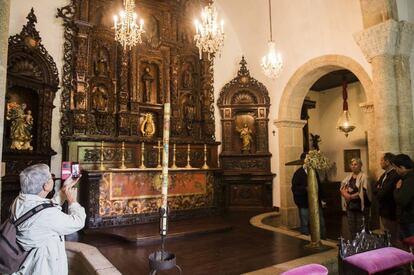 Capilla de Meirás, en una de las visitas guiadas a las que obliga su condición de bien de interés cultural.