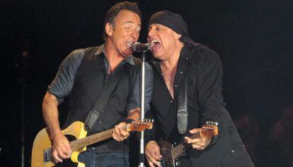 Springsteen (i) y Steven Van Zandt (d).