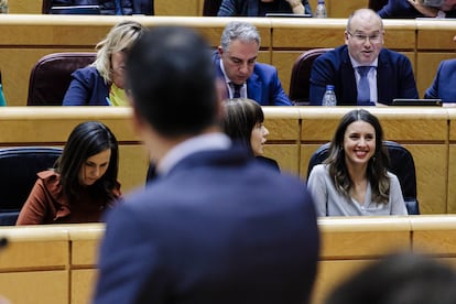 Pedro Sánchez, frente a Irene Montero, en el Senado.