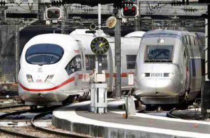 Tren ICE, fabricado por la alemana Siemens, a la izquierda, y TGV de la francesa Alstom.