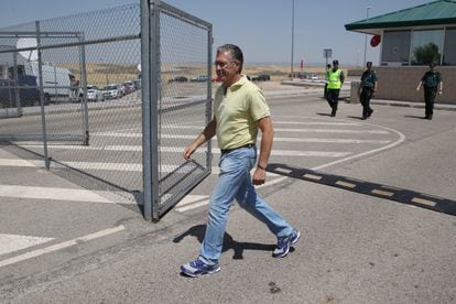 Francisco Granados sale de la cárcel de Estremera, en junio de 2017.