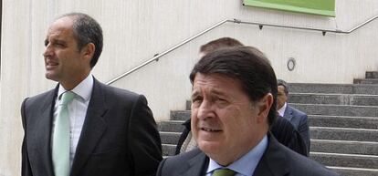 Los expresidentes Francisco Camps y José Luis Olivas.