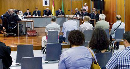 Sesión del juicio que se celebra en la Audiencia de Málaga contra cuatro policías por supuestos abusos.