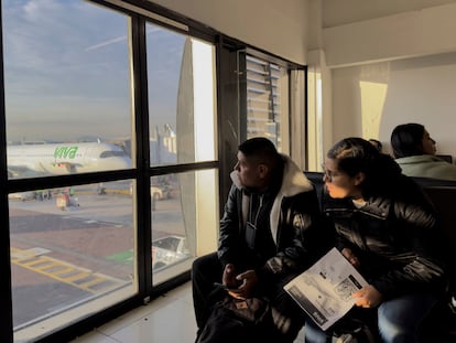 Pasajeros de un vuelo de Viva Aerobús en el Aeropuerto Internacional de Ciudad de México, el 6 de octubre.