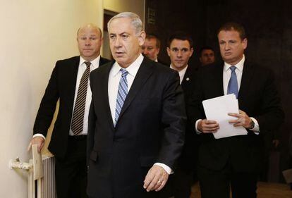Benjam&iacute;n Netanyahu llega al consejo de ministros el 2 de febrero de 2014.