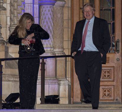 Boris Johnson y Carrie Symonds en febrero de 2018 en Londres en una fiesta.