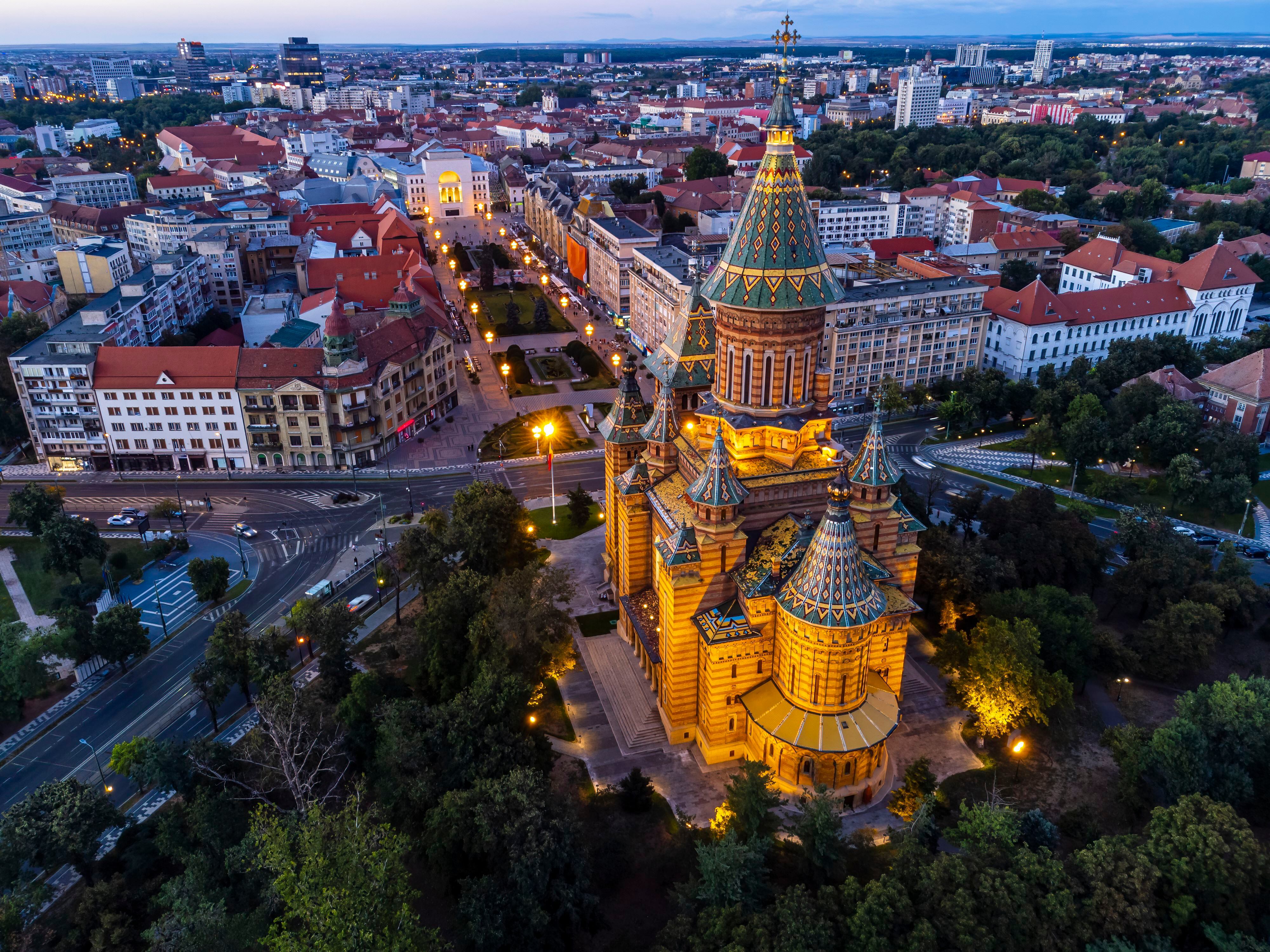 Vista aérea de la catedral ortodoxa de Timisoara (Rumania).