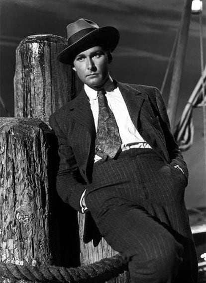 Errol Flynn (Hobart, Tasmania, 1909-Vancouver, Canadá, 1959), en un retrato de promoción de finales de los años treinta.