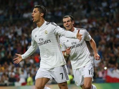Cristiano celebra uno de sus cuatro goles al Elche