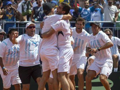 El equipo Argentino celebra la victoria ante Brasil, este lunes