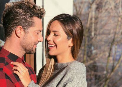 David Bisbal y su ahora prometida Rosanna Zanetti.