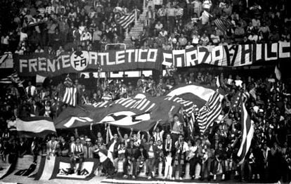 Seguidores del Atlético de Madrid, en la final de 1985