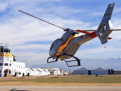 Un helicóptero en la base aérea de Armilla (Granada).