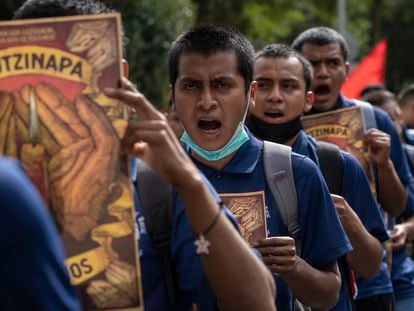 Marcha por los 43 estudiantes de la Escuela Normal Rural de Ayotzinapa, el 26 de septiembre 2022, en Ciudad de México.