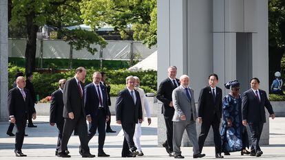 Los líderes de la cumbre del G-7 celebrada en Hiroshima se encaminan hacia la tradicional "foto de familia".