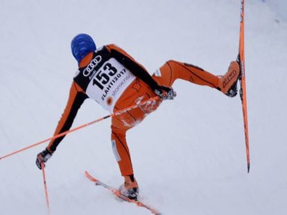 El esquiador Adrián Solano, durante una carrera en el mundial de Lahti.