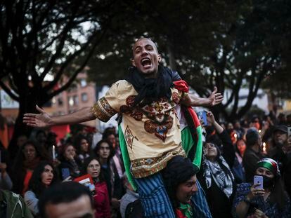 Personas asisten a una vigilia para mostrar su apoyo a los palestinos en Bogotá, en 2023.