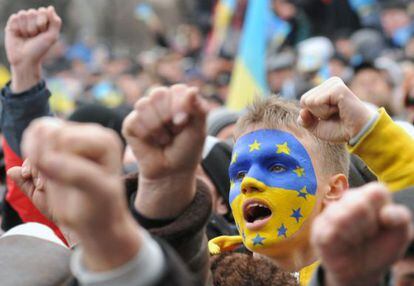 Manifestantes proeuropeos, este domingo en Lviv.