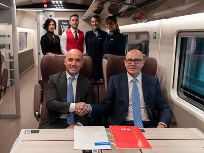 Jesús Nuño de la Rosa, CEO de Air Europa,  y Simone Gorini, CEO de Iryo, firman un acuerdo para que los pasajeros puedan combinar el tren y el avión en un único billete.
AIR EUROPA E IRYO
22/06/2023