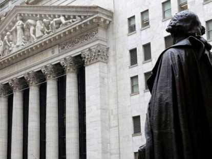 Estatua de George Washinton ante la Bolsa de Nueva York.