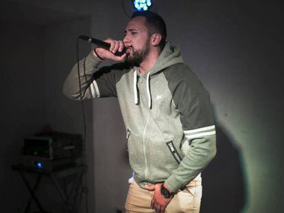 FOTO: Valtonyc, durante un concierto en la cárcel Modelo. / VÍDEO: Valtonyc anima a matar guardias civiles durante un concierto el pasado 18 de mayo.