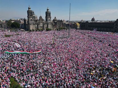 Una congregación de la sociedad civil opositora en el Zócalo, el 26 de febrero de 2023.