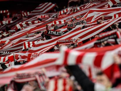 Aficionados del Athletic, en San Mamés, durante un partido de la Copa del Rey de la última temporada.