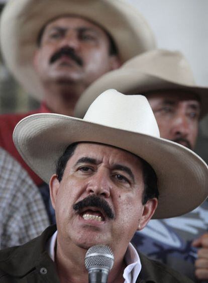 Zelaya, ayer en un encuentro con seguidores en Ocotal.