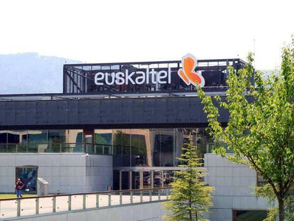 Euskaltel sale de la lista de la CNMC de operadores principales de telefonía y regresa Colt