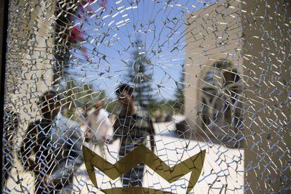 Un agujero de bala en una ventana del hotel Riu Imperial Marhaba, en las afueras de Sousse al sur de la capital de Túnez.