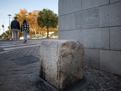 Piedra Llorosa, ubicada en la calle Liñán, Sevilla.